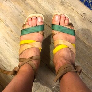 Leather strappy sandals W10